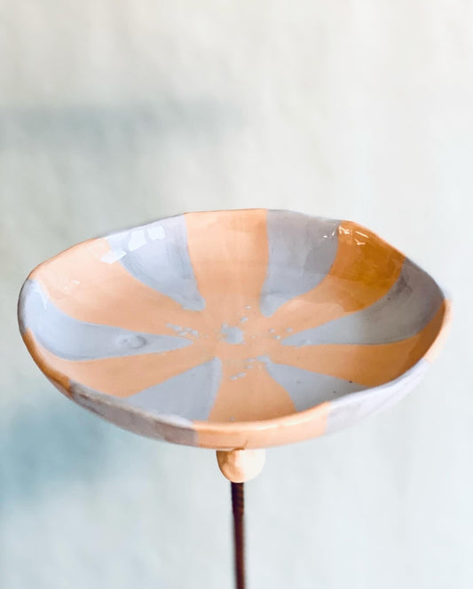 Regnfångare / fågelbad. Ljus orange / pastellblå